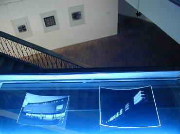 I am Still Alive, HDLU, Zagreb, 2000. Kustos Darko Frtiz. Radovi Vladimir Bonačić i Manfred Schroeder. I am Still Alive, HDLU, Zagreb, 2000. Kustos Darko Frtiz. Radovi Vladimir Bonačić i Manfred Schroeder.